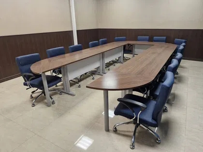 سالن کنفرانس 14 نفره (نیم روز)