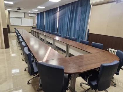 سالن کنفرانس 27 نفره (نیم روز)