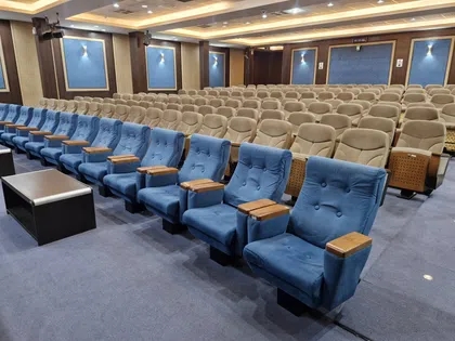 سالن همایش 170 نفره (نیم روز)