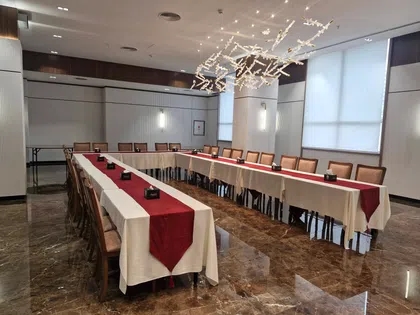 سالن همایش 200 نفره (نیم روز)