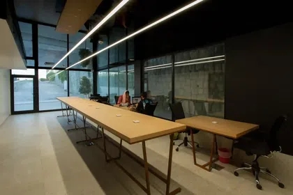 صندلی اشتراکی در کافی شاپ (شنبه تا چهارشنبه)