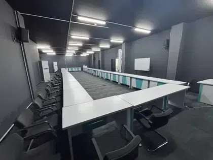 فضای رویداد 100 نفره