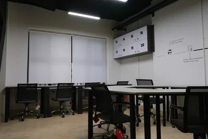 میزکار اختصاصی در اتاق حیات- ماهانه