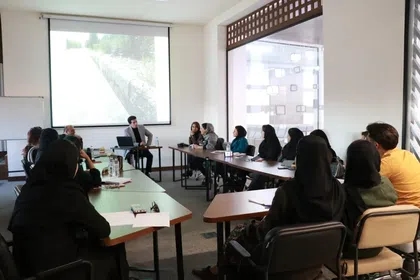 کلاس آموزشی 35 نفره- ساعتی